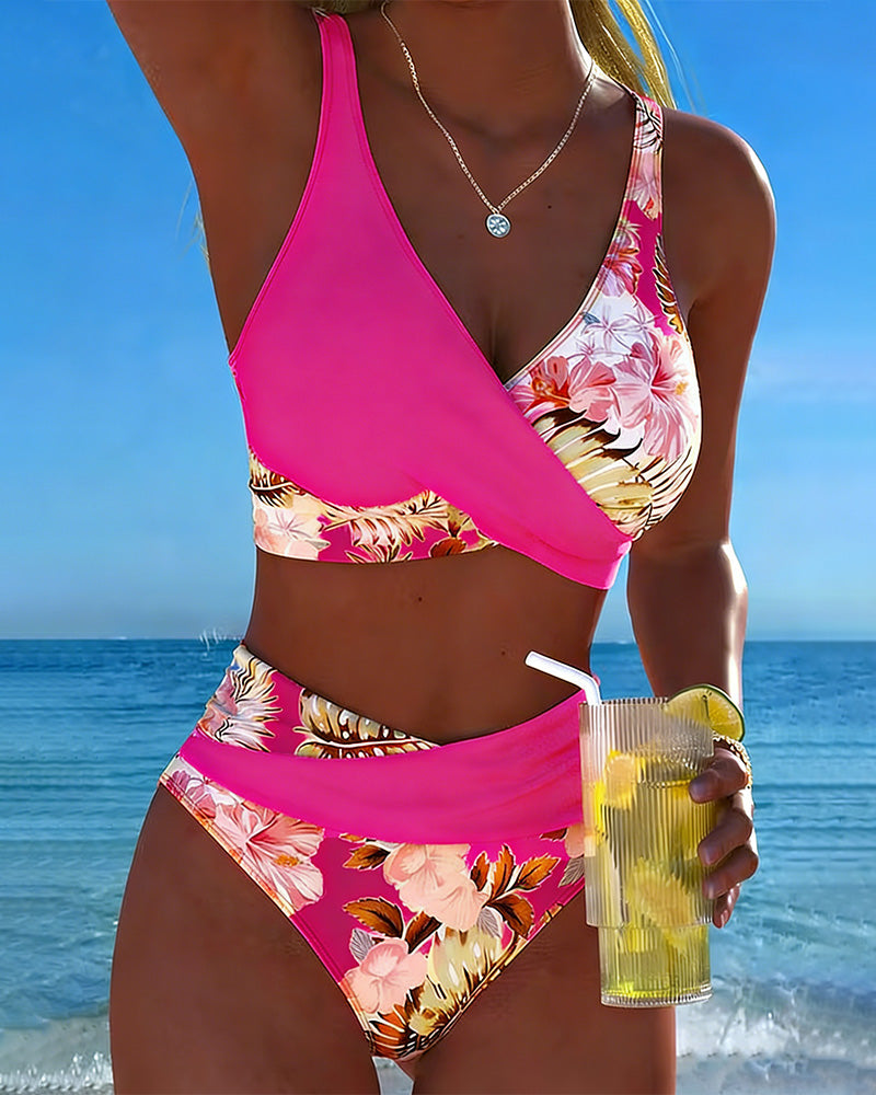 FLOR - BIKINI CON ESTAMPADO FLORAL EN CONTRASTE Y ABERTURA