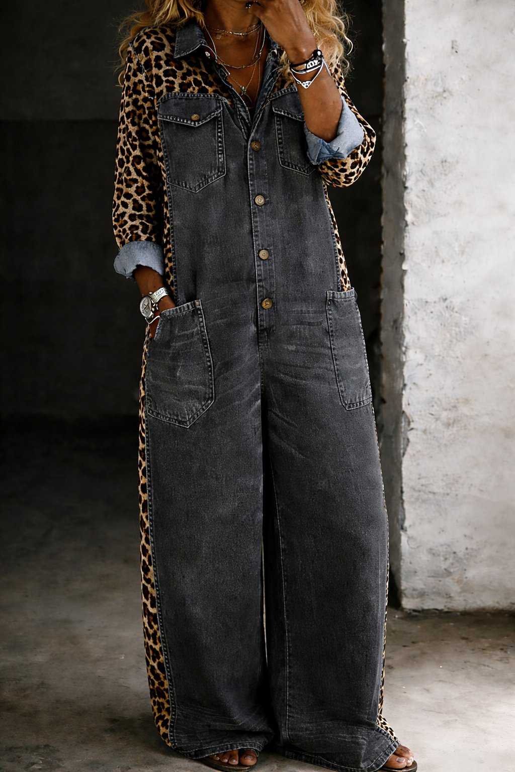 AMANDA - MONO MEZCLILLA DE PIERNA ANCHA CON ESTAMPADO DE LEOPARDO