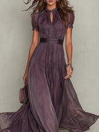 FLAVIA | VESTIDO LARGO MORADO CON ESCOTE EN FORMA DE OJO DE CERRADURA Y RIBETE DE ENCAJE DE GASA