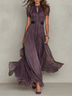 FLAVIA | VESTIDO LARGO MORADO CON ESCOTE EN FORMA DE OJO DE CERRADURA Y RIBETE DE ENCAJE DE GASA