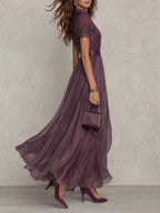 FLAVIA | VESTIDO LARGO MORADO CON ESCOTE EN FORMA DE OJO DE CERRADURA Y RIBETE DE ENCAJE DE GASA