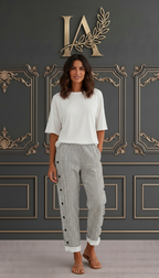 CAITLIN |PANTALÓN A RAYAS CON BOTONES ELEGANTES